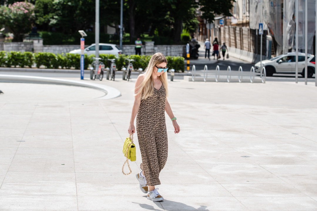 Modno usklađeni sugrađani preplavili ulice trendi komadima