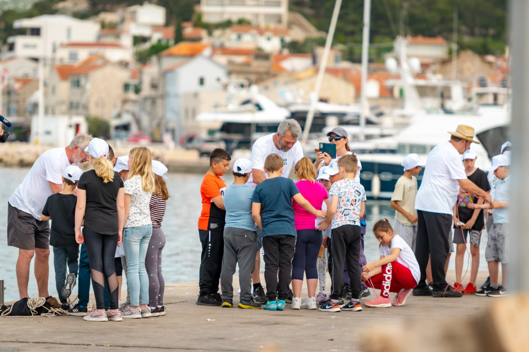 U Tribunju održana peta akcija čišćenja ribarske luke 'Zajedno smo jači' 