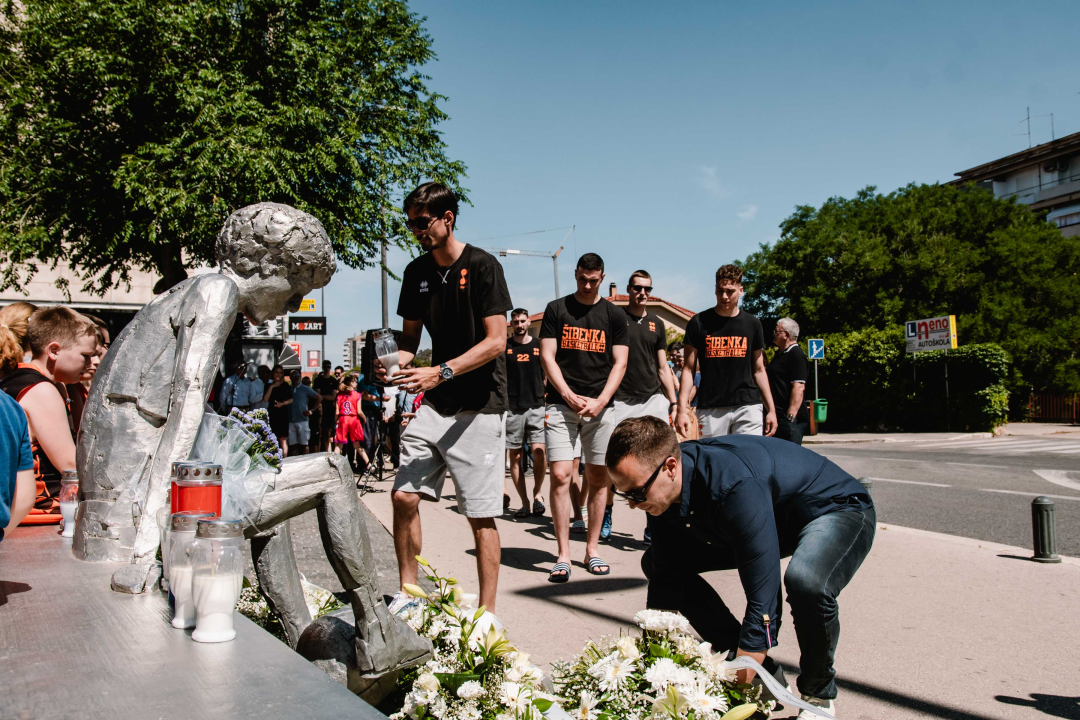 Obilježena 29. godišnjica smrti Dražena Petrovića: 'On je bio veliki igrač, vođa, kapetan i još veći čovjek'  