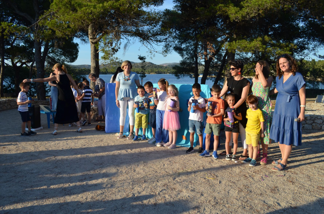 Mališani DV Smilje u uvali Minerska održali završnu svečanost