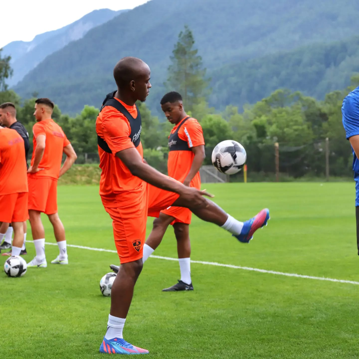 Nogometaši Šibenika odrađuju prve treninge u Sloveniji, potpisan novi sponzorski ugovor 