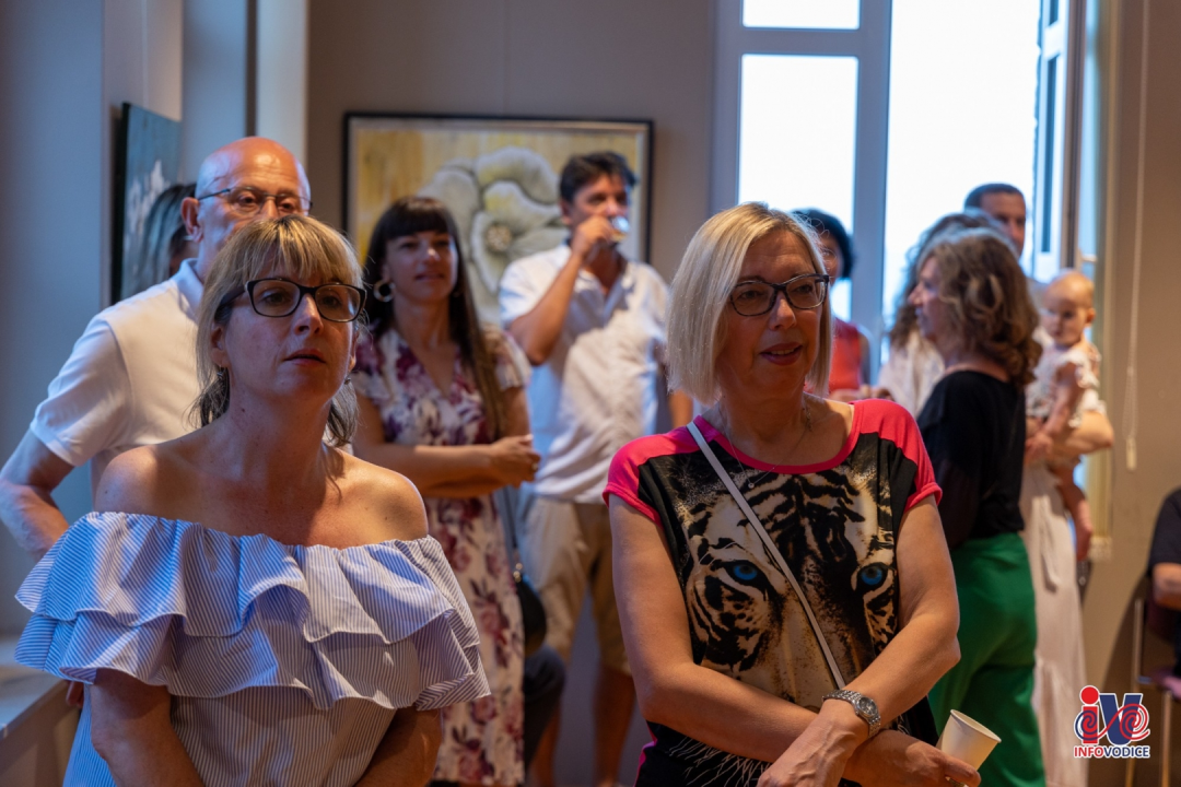 Biljana je dom pronašla u Vodicama, a sada je tamo i otvorila svoju prvu samostalnu izložbu