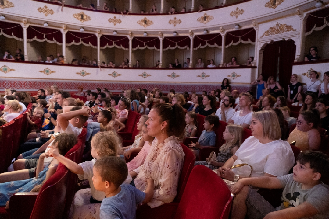 Danas na MDF-u nilski konj Nellie, cirkuski plesni tečaj, dvije predstave i film