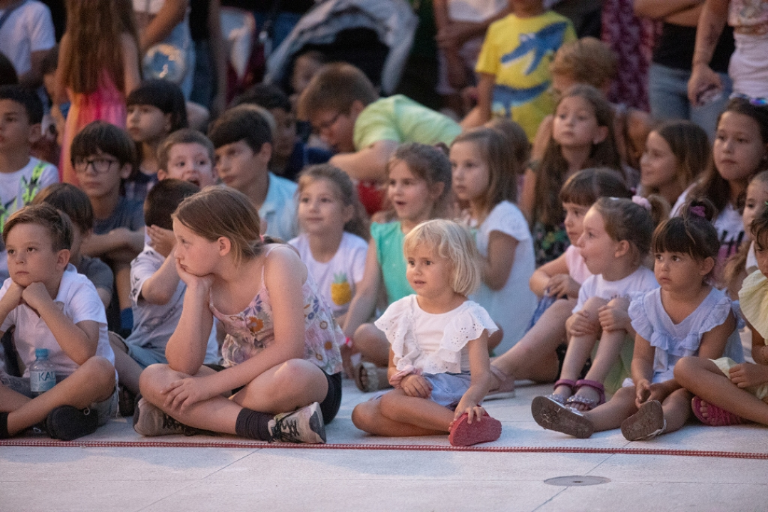 Danas na MDF-u nilski konj Nellie, cirkuski plesni tečaj, dvije predstave i film
