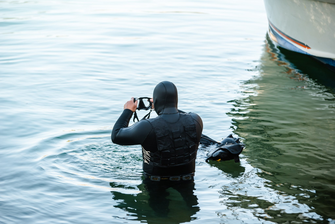 Iz podmorja Šarine drage u Zatonu uklonjeno preko 20 godina staro ribogojilište 
