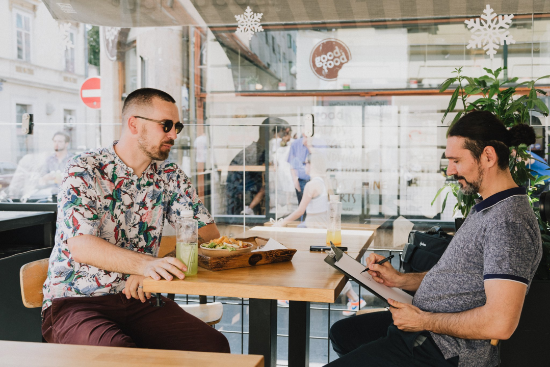 Petar je uzeo ženino prezime, bio na porodu i ne vidi čemu hvaliti očeve koji mijenjaju pelene: 'Dijete smo zajedno napravili'