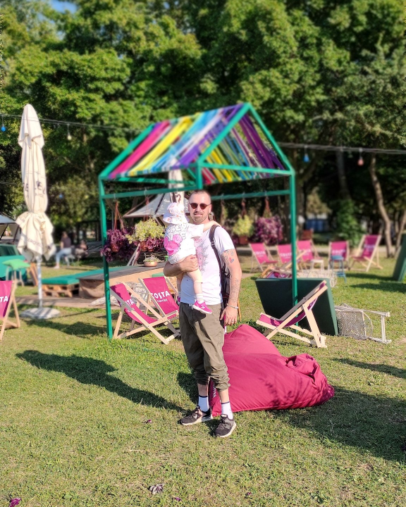 Petar je uzeo ženino prezime, bio na porodu i ne vidi čemu hvaliti očeve koji mijenjaju pelene: 'Dijete smo zajedno napravili'