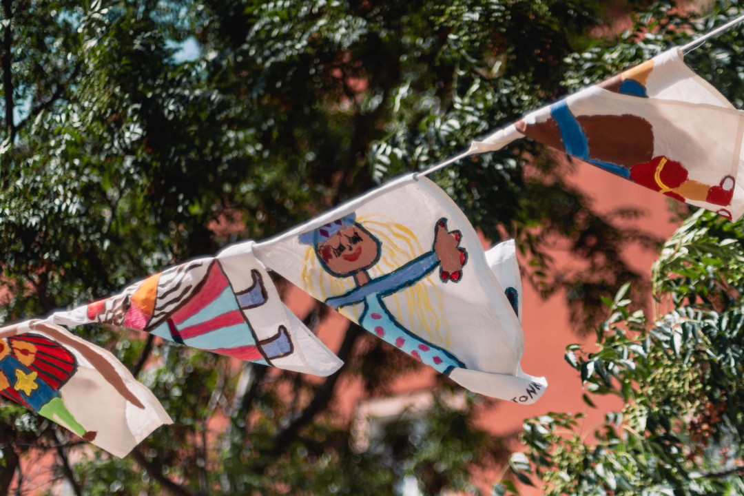 Jutarnji đir po MDF-u: Djeca uživaju u crtanju, šahu i debeloj hladovini