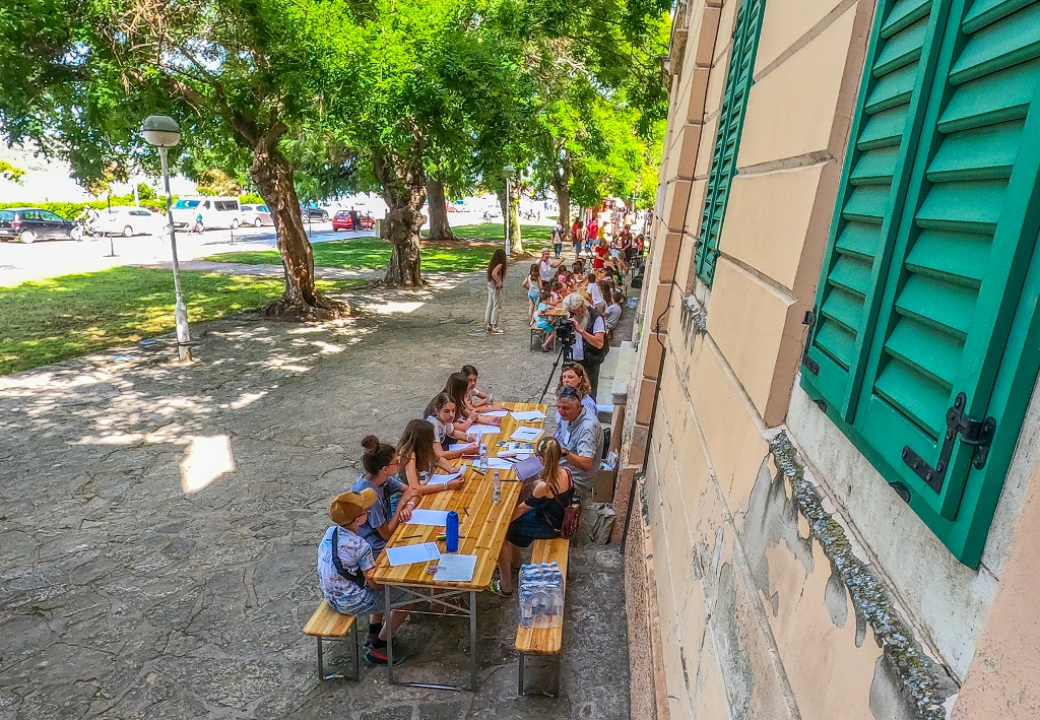 U kazalištu ništa, Ljetna otkazana: Ostaje vam program po ulicama i trgovima