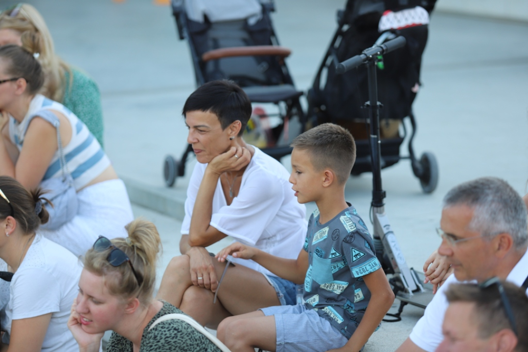 Danas je zbog MDF-a najduži dan u godini: Poznati čitaju, sajam knjiga, ulični program, predstave...