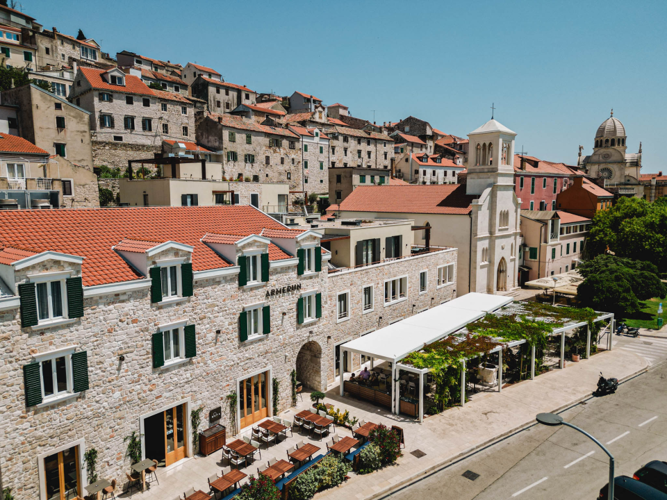 Buta je nova šibenska gastro destinacija: Uživajte u mediteranskim jelima na terasi okruženoj začinima