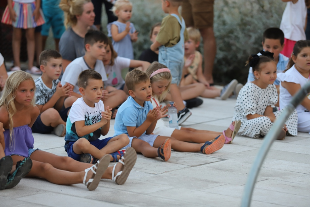 Danas je zbog MDF-a najduži dan u godini: Poznati čitaju, sajam knjiga, ulični program, predstave...