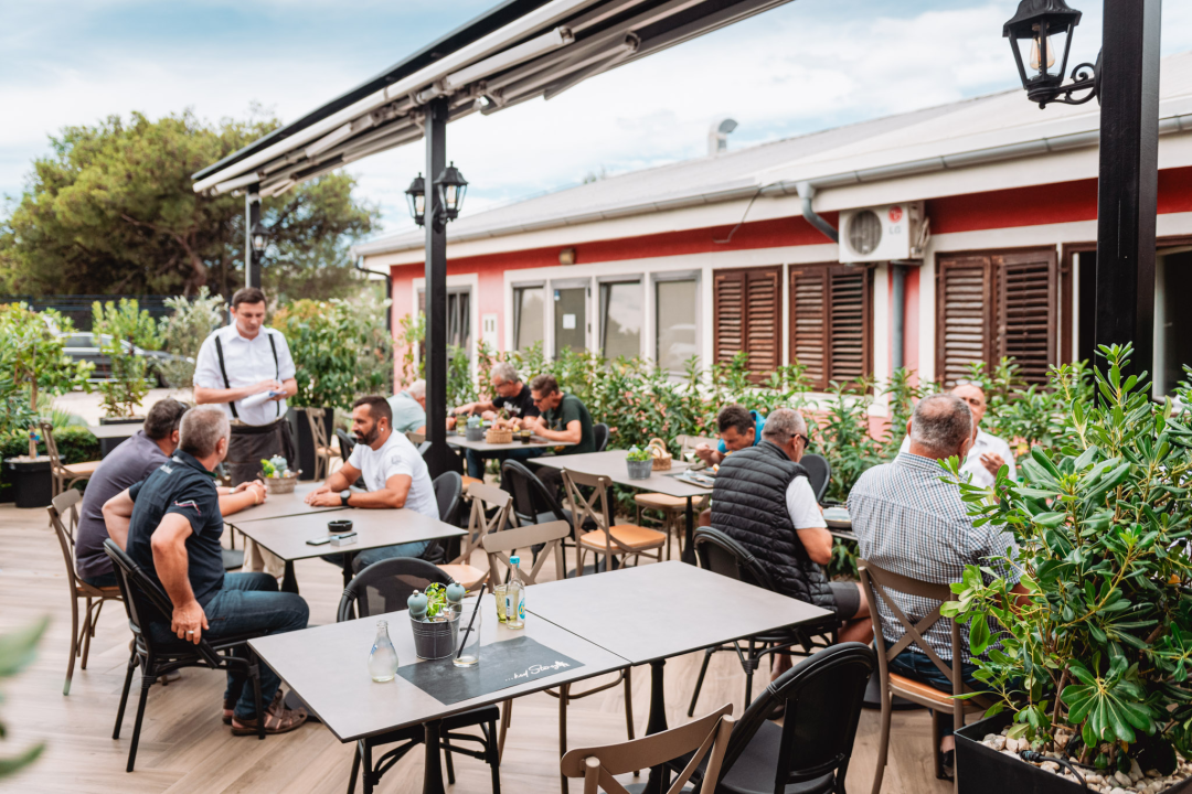 Ako ste se zaželjeli dobre marende i vrhunske spize posjetite bistro 'Kod starog'! 