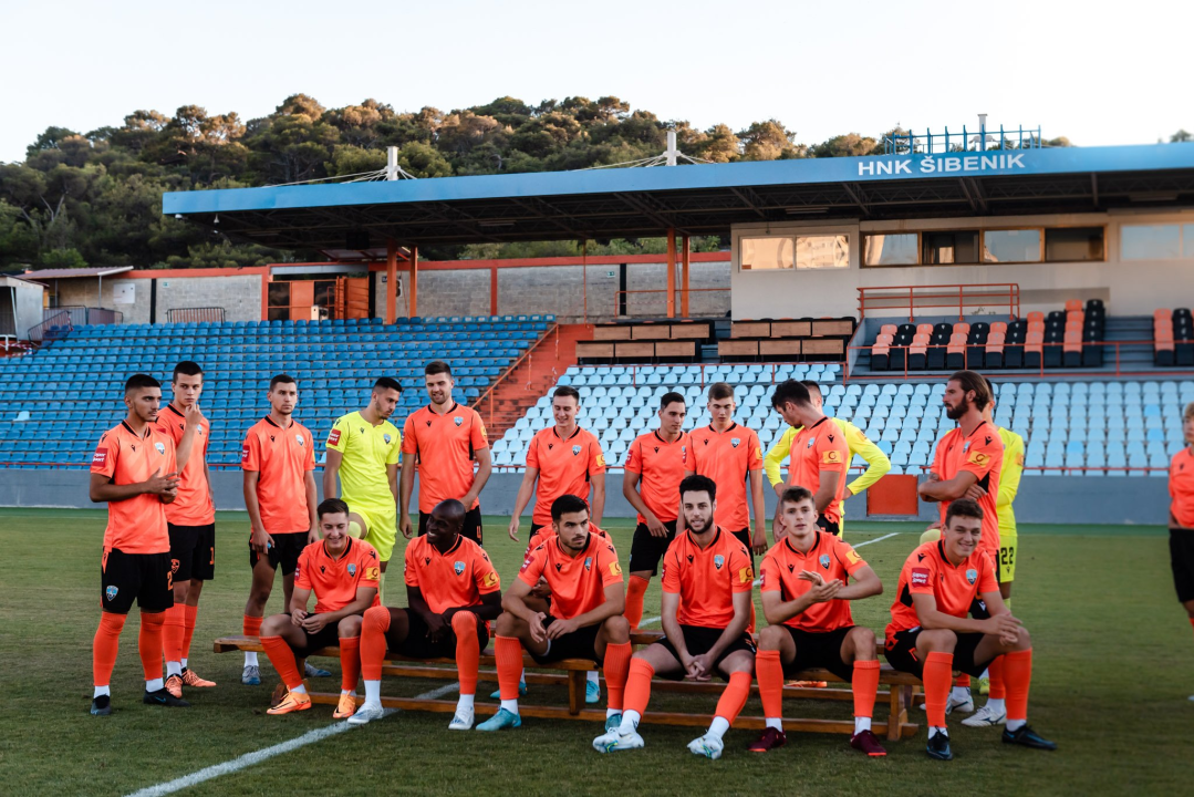 Nogometaši Šibenika odradili fotografiranje uoči subotnjeg starta nove sezone