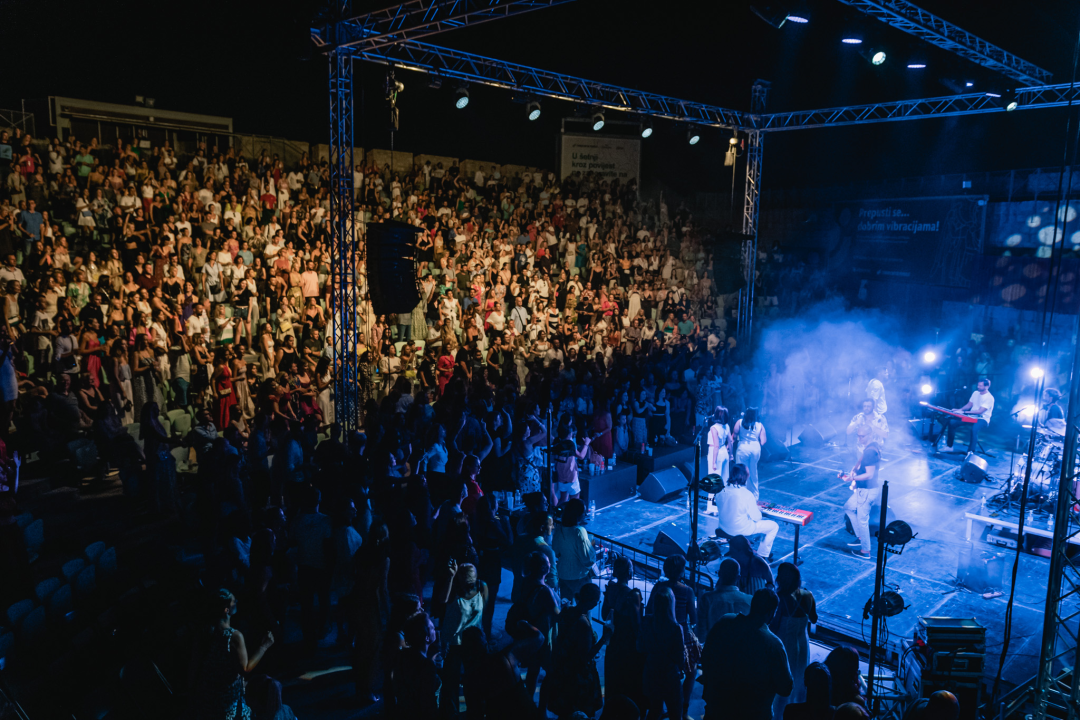 Odličan plesnjak na sv.Mihovilu uz Matiju Cveka, delirij nastao kad mu se pridružila Eni Jurišić