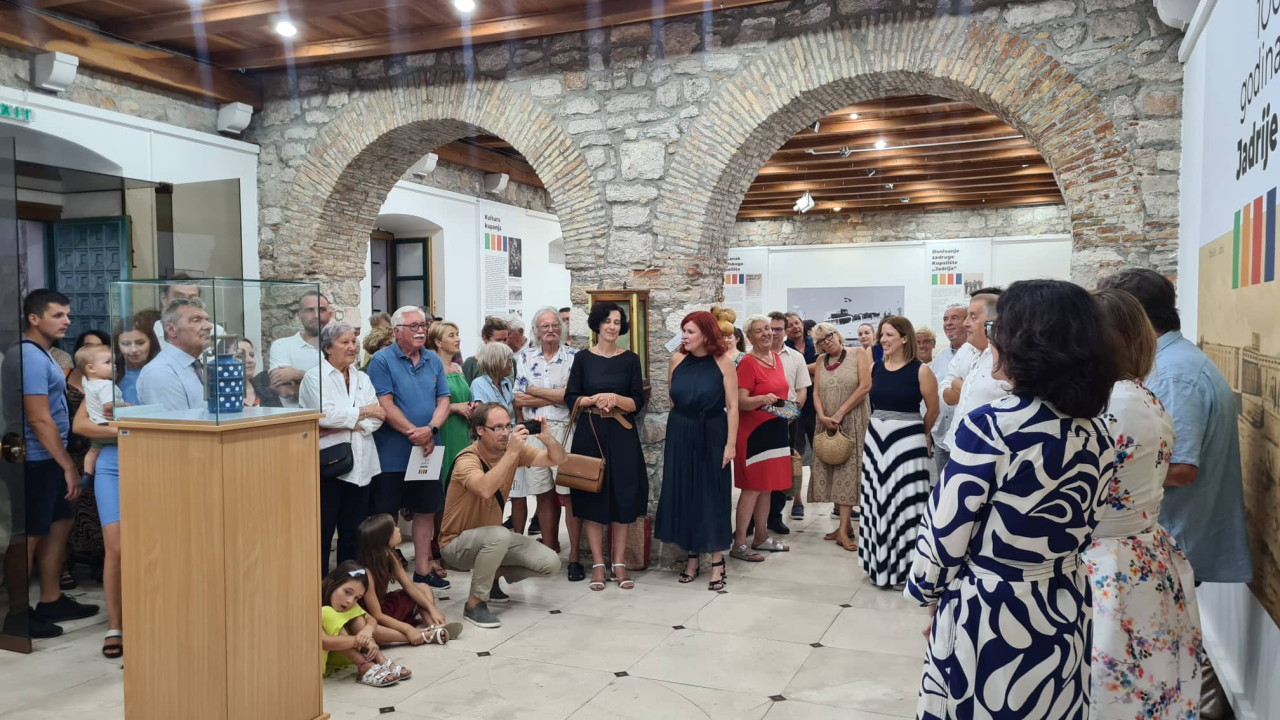 Izložba o Jadriji nije prošla bez krafni: 'Ako ljudi ne mogu tamo na kupanje, ne znaju gdje bi'