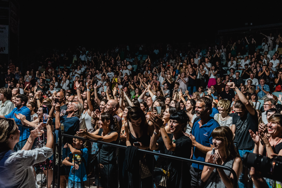 Dobri, stari, uvijek mladi Rundek. I Ekipa.