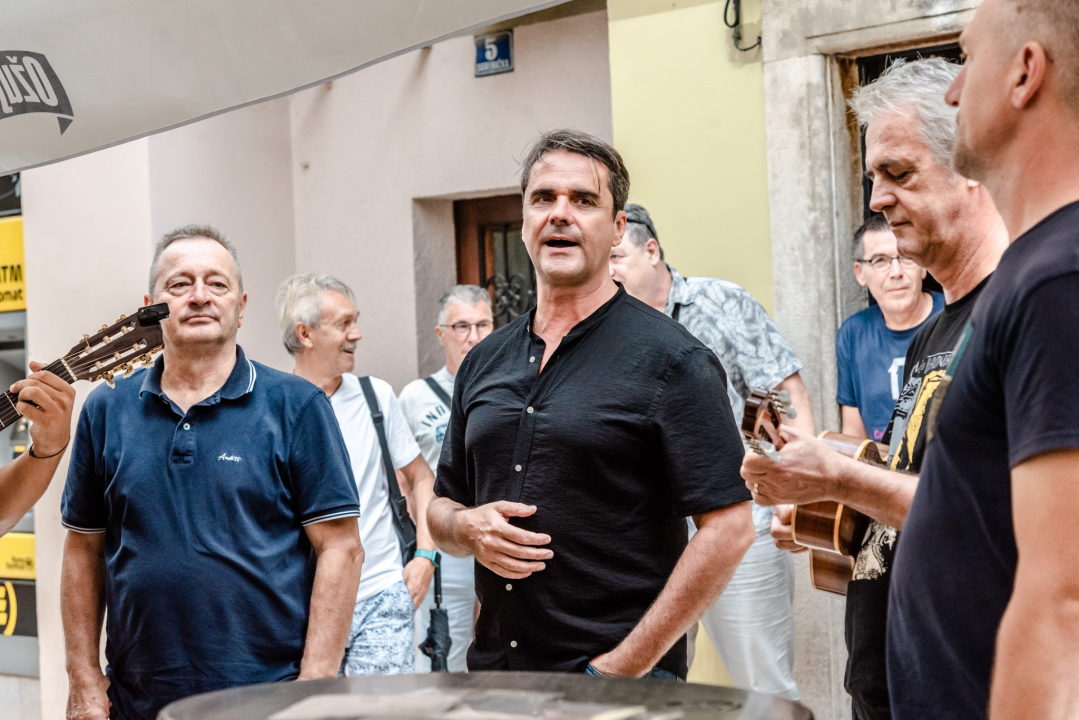 Ideja se rodila u Republici Bono: 'Pjesme su mi predlagali prijatelji glazbenici, ali i obični ljudi' 