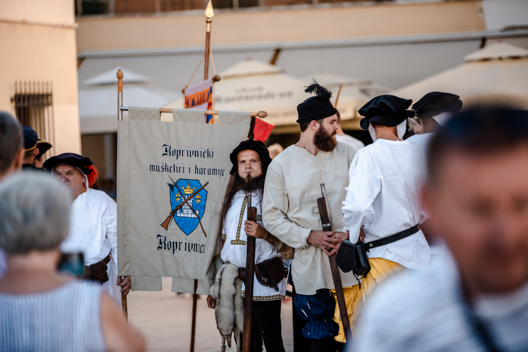 Mačevanjem povijesnih postrojbi na Poljani počela 'Opsada Šibenika 1647.' 