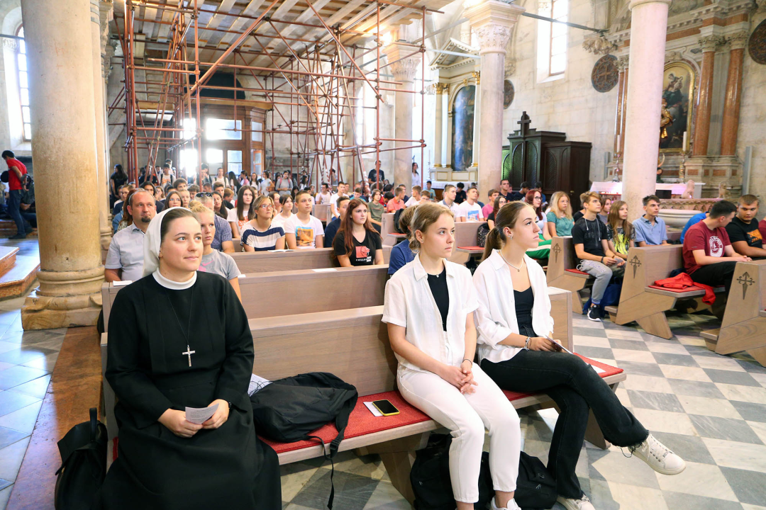 U katedrali misa za srednjoškolce. Biskup učenicima poručio da budu sol i svjetlo svijeta