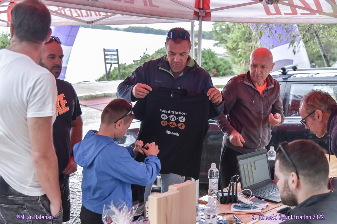 Završen treći po redu Šibenski triatlon u kanalu sv. Ante: Evo tko su pobjednici 