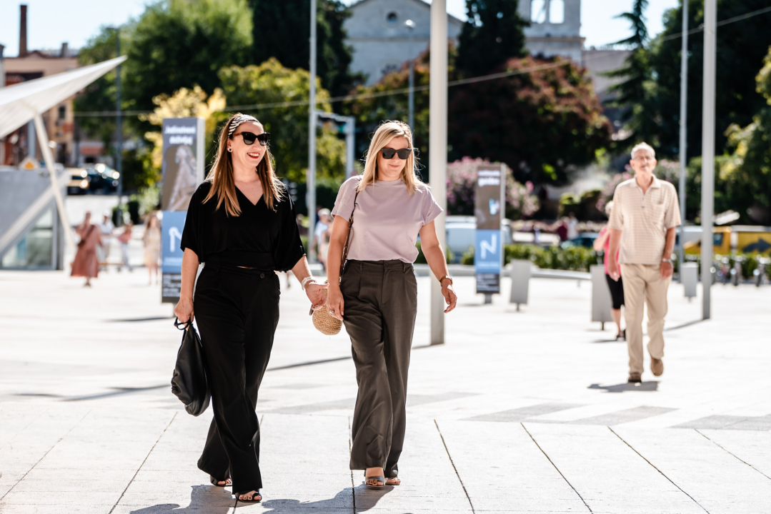 Lijepe sugrađanke trendi modnim kombinacijama ukrale sve poglede u gradu...