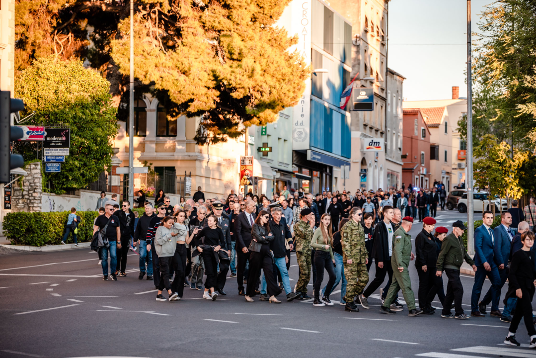 Uz pidoće i klapu u Šibeniku obilježen Dan hrvatskih branitelja: 'U slobodi smo se više dijelili nego spajali'