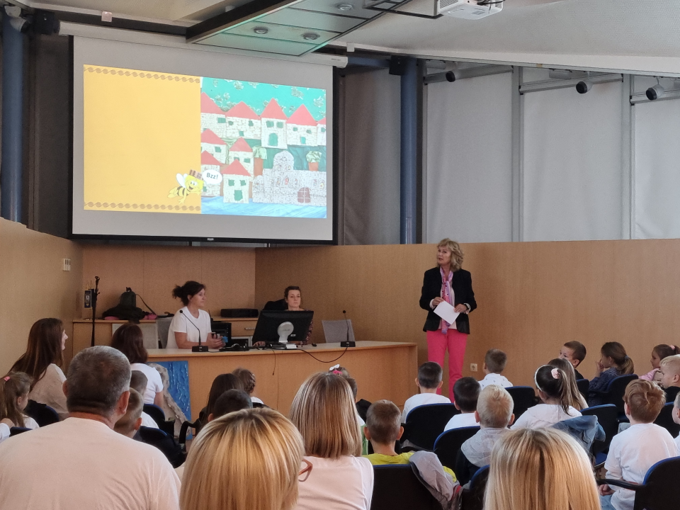 Djeca iz DV Maslina u šibenskoj knjižnici predstavila film 'Naš vodič kroz grad' 