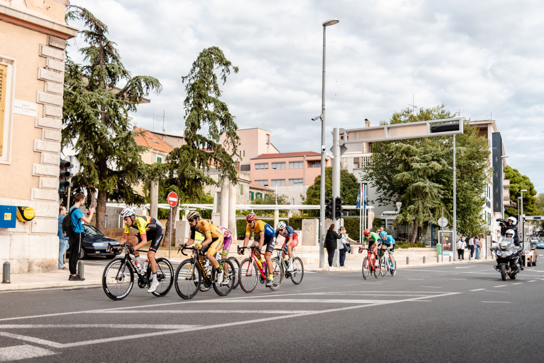 Iz Sinja startala treća etapa utrke CRO Race: Biciklisti prošli kroz Šibenik, među njima i Lorenzo Marenzi  
