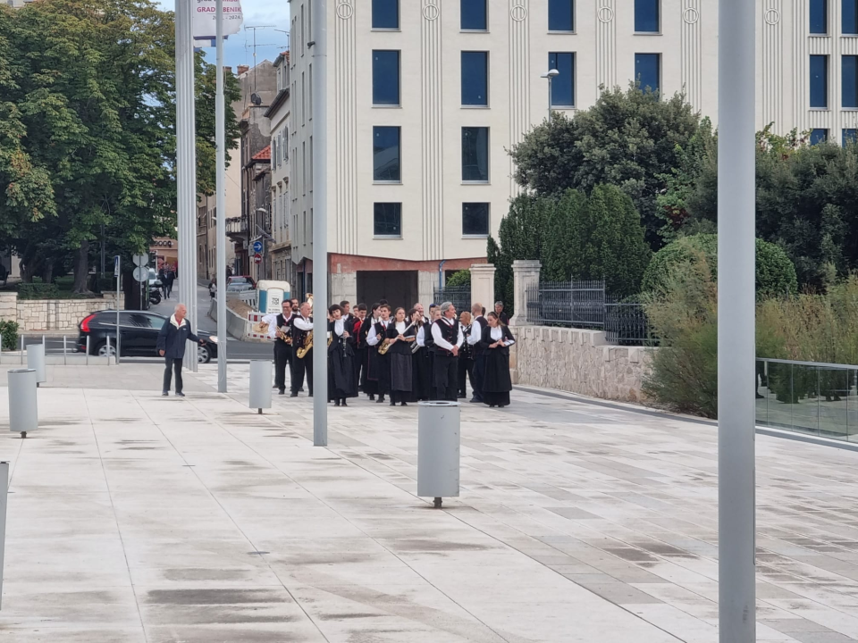 Šibenska narodna glazba počastila sugrađane promenadnim nastupom gradskim ulicama 