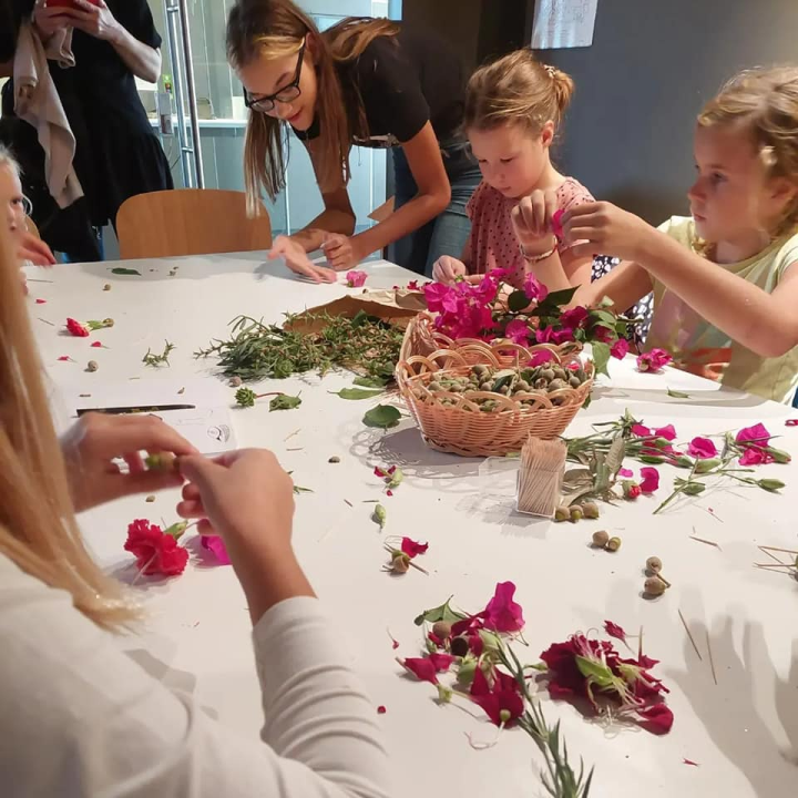 Ovaj vikend na Prviću se plesalo na svili dok su nebom letjeli zmajevi