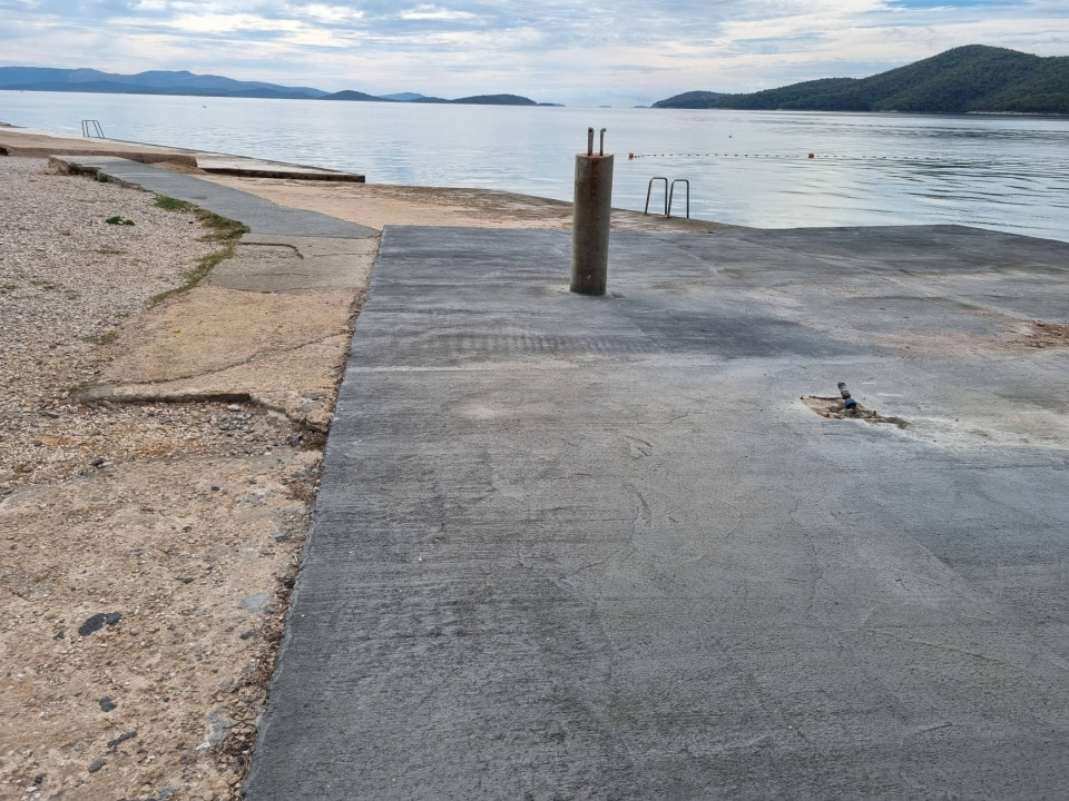 Sanacija plaže u Zablaću neće skoro: Grad raskinuo ugovor s izvođačem radova, traže novog 