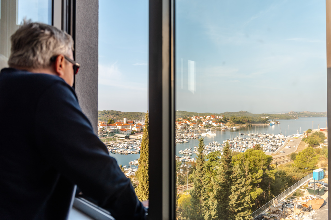 Obišli smo studentski dom Palacin iznutra: Sobe su prostrane, s prekrasnim pogledom na Vrnažu, Mandalinu i Šibenik