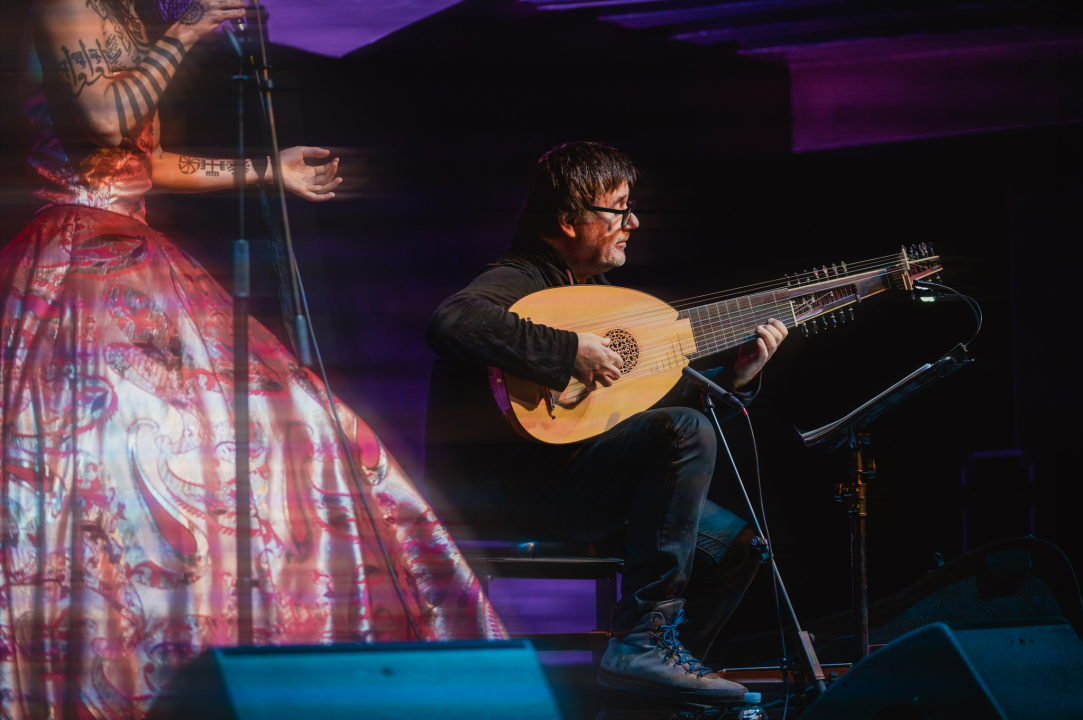 Vrećin glas, gitara i lutnja Edina Karamazova oduševili sinoć Šibenčane u Arsenu