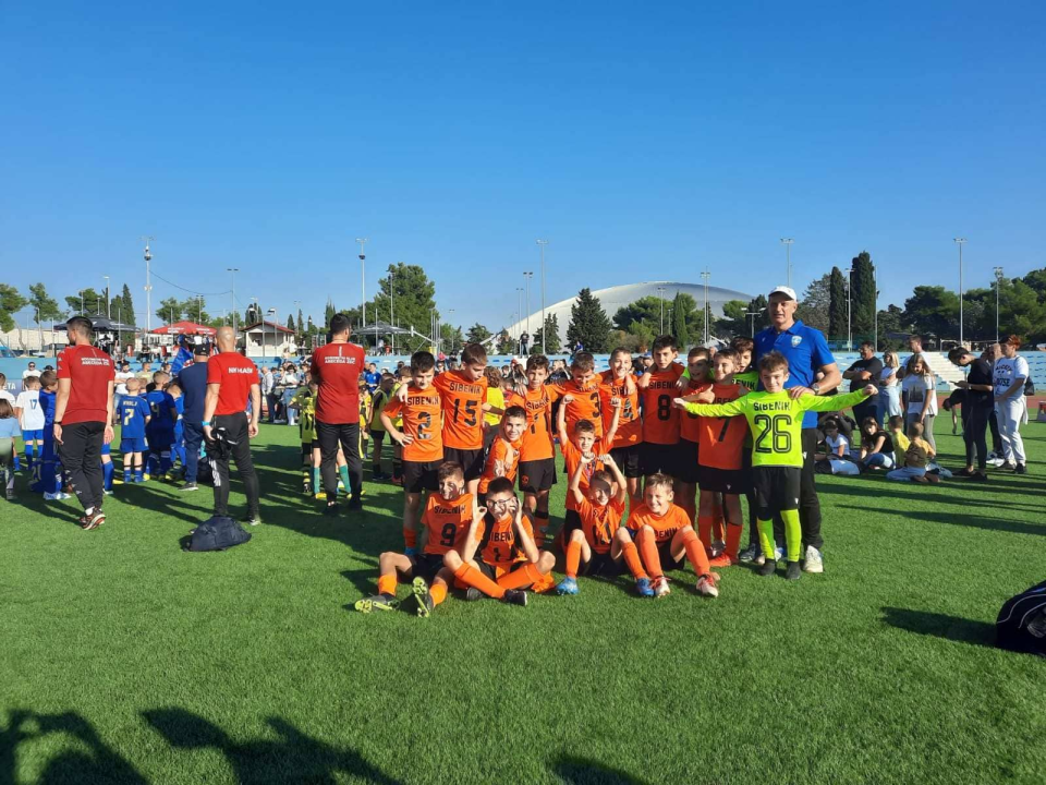 Mladi nogometaši Šibenika (godište 2012.) osvojili turnir u Zadru, u finalu rutinski protiv Hajduka