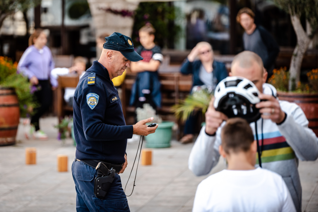 Ispred zgrade Županije održano natjecanje osnovnih škola u spretnosti vožnje bicikla: Evo pobjednika 