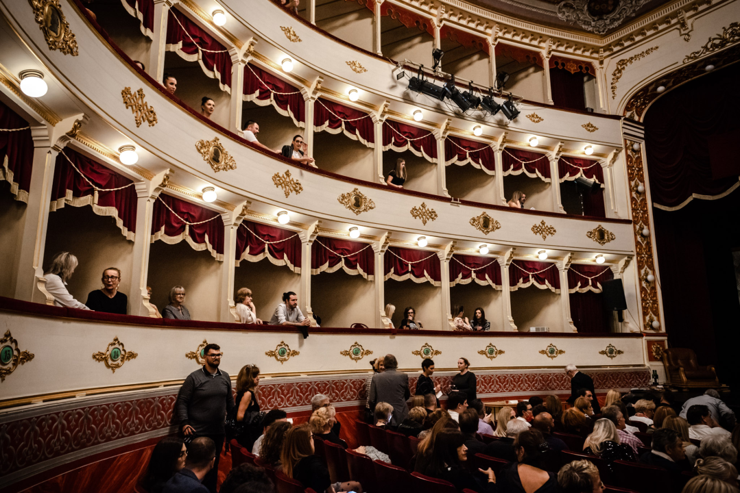 U šibenskom kazalištu izvedena premijera 'Prijevare': 'Stvarno vrlo intrigantno' 