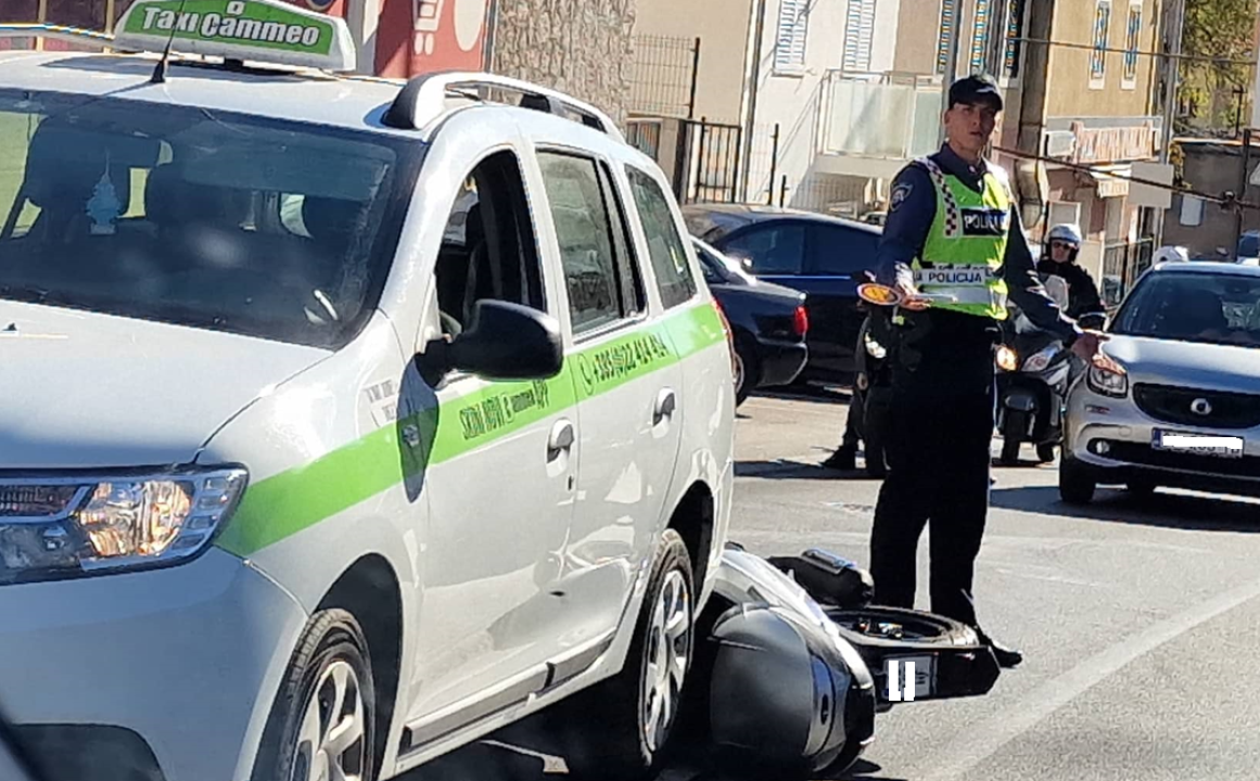 Sudarili se motor i automobil blizu Doma zdravlja