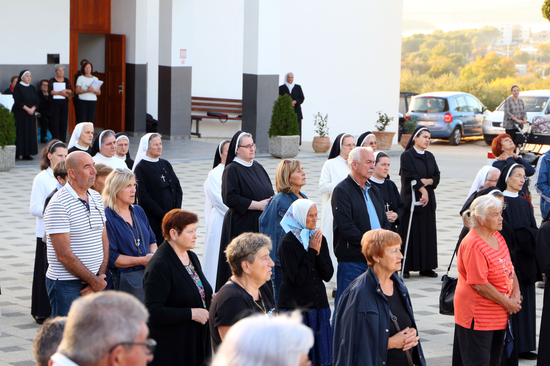 Biskup Rogić predvodio misu na Kvanju