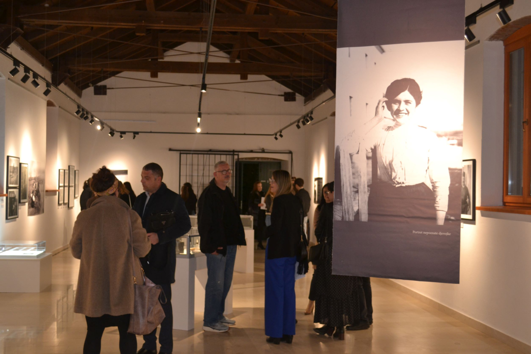 U Kninu otvorena izložba fotografija s početka 20. stoljeća