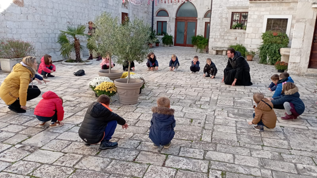 Mališani iz DV-a Maslina posjetili Glazbenu školu, samostan sv. Frane i Civitas Sacru