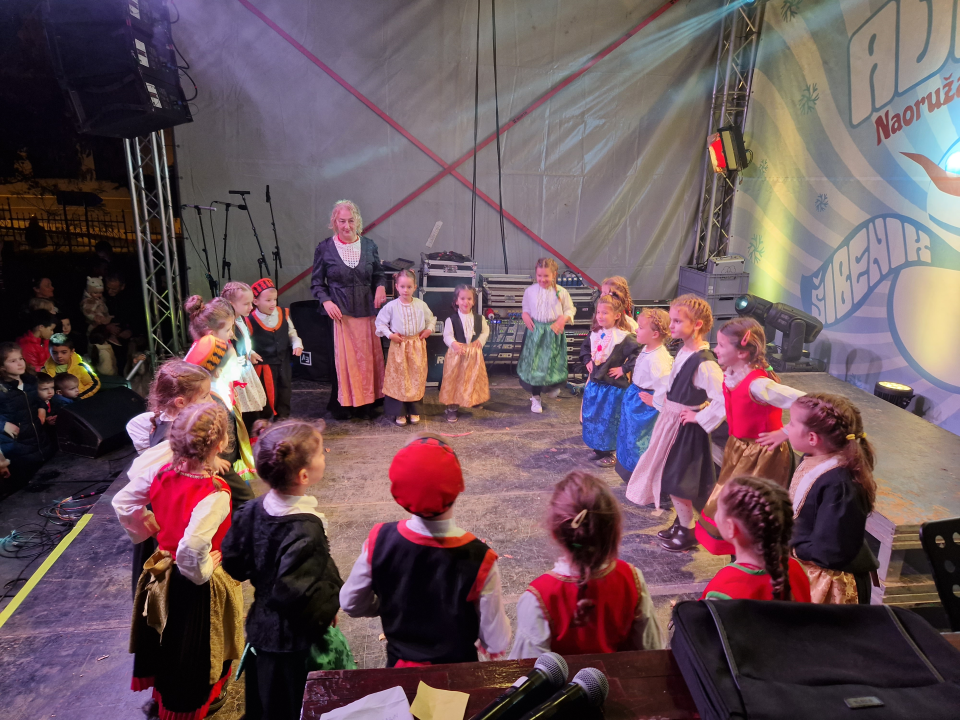 Cvrčak i Balarin pjesmom i plesom zabavili sugrađane na Adventurici 