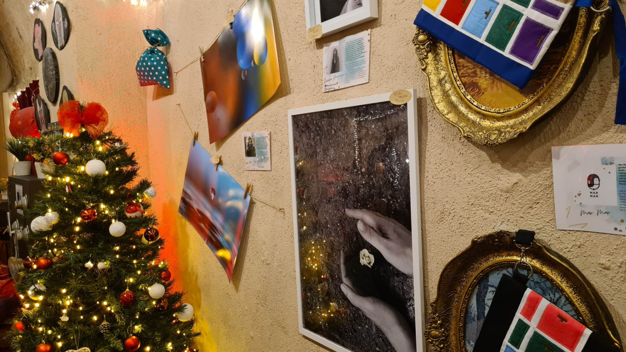 Prodajna izložba u čarobnom ambijentu: U Azimutu otvoren još jedan 'Božićni tinel' 