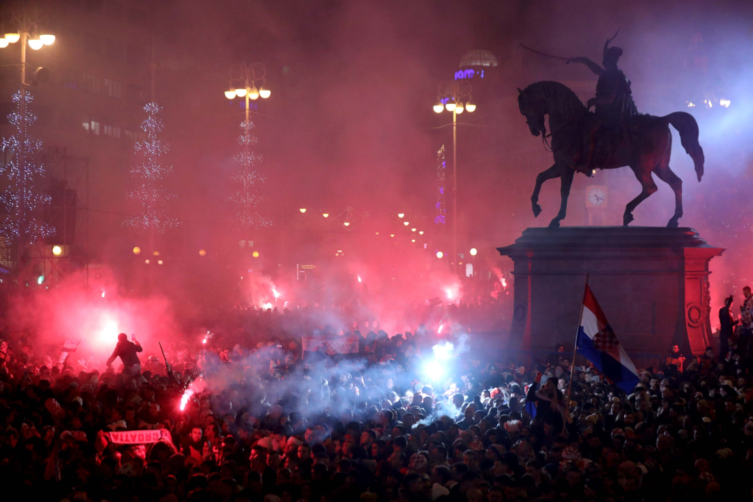 U Hrvatskoj 'nitko nije normalan': Vatreni stigli među 80 tisuća navijača!