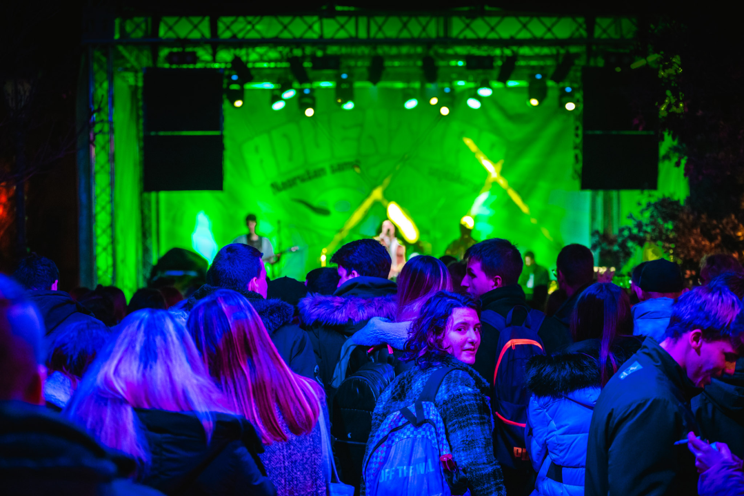 Šibenski srednjoškolci nastupili u Đardinu i svojom svirkom oduševili sve