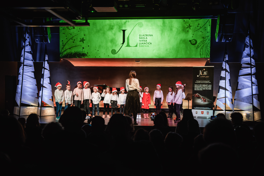 Božićni koncert učenika glazbene škole oduševio prepunu Kuću umjetnosti Arsen