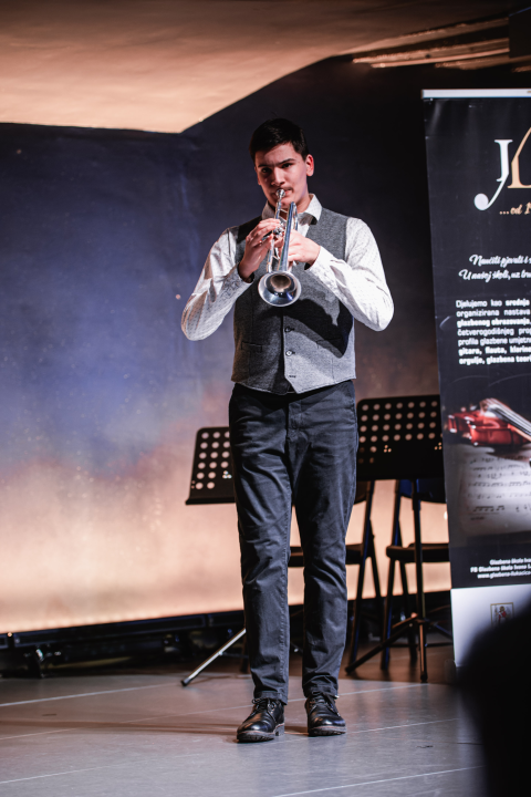 Božićni koncert učenika glazbene škole oduševio prepunu Kuću umjetnosti Arsen