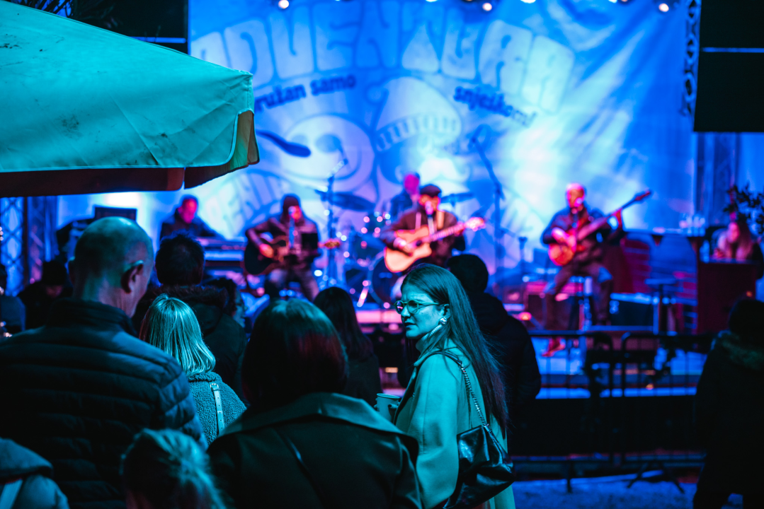 Kruška &amp; Latino u četvrtak su Šibenčanima otpjevali najpoznatije latino hitove