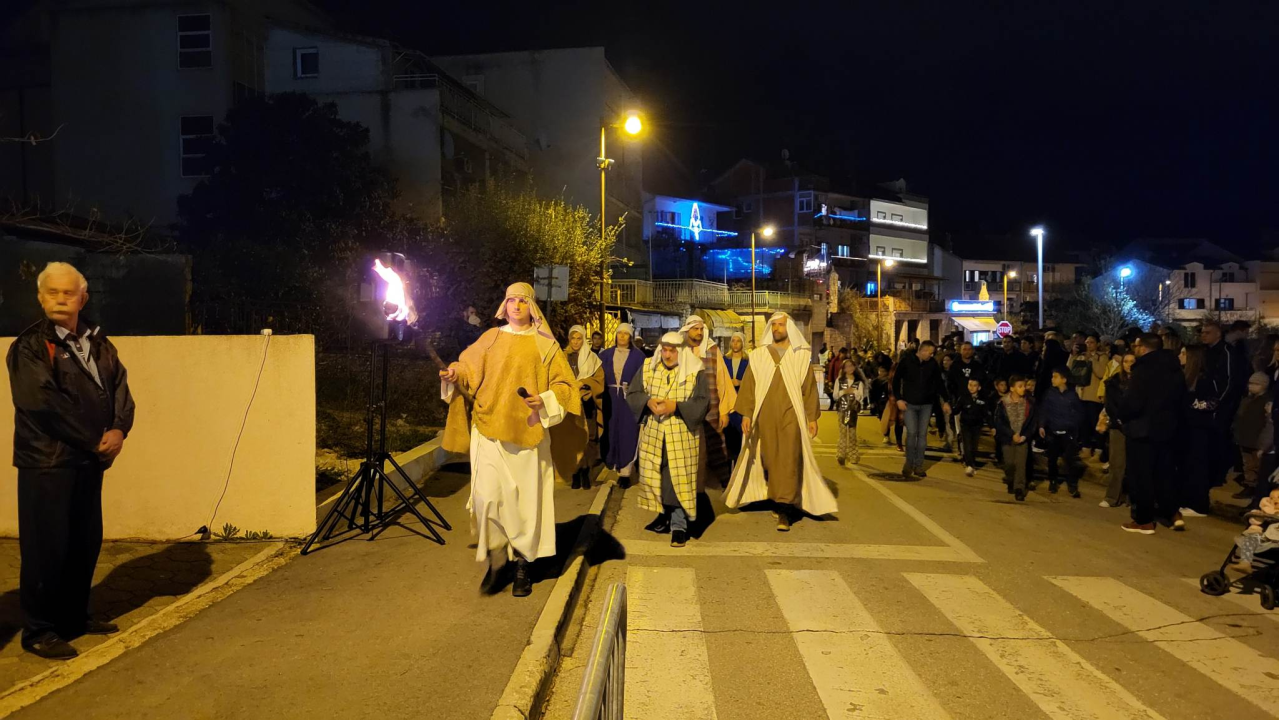 Župljani Vidika uprizorili žive jaslice i oduševili sugrađane