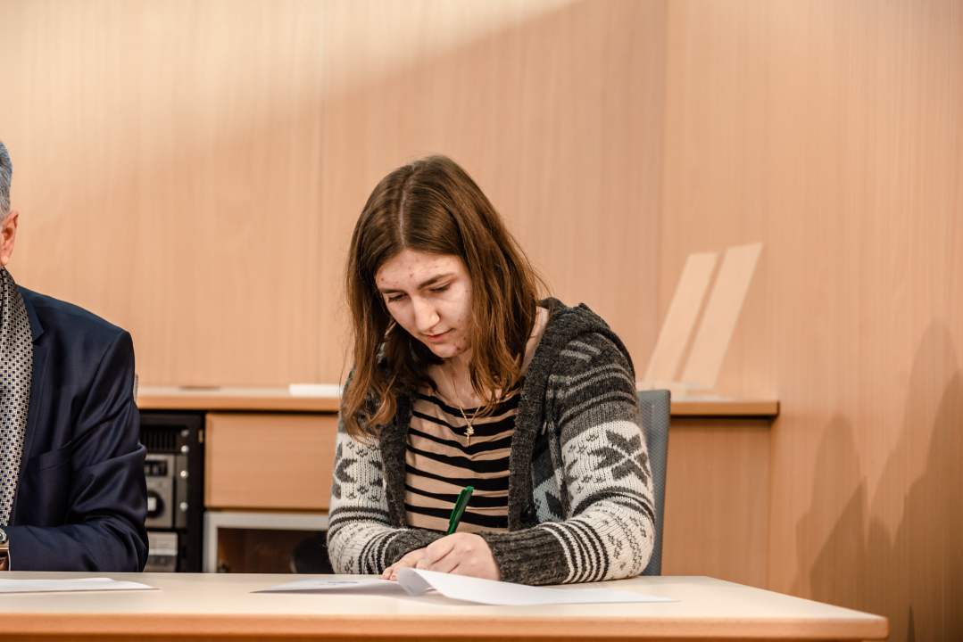 Burić studentima uručio ugovore o stipendiranju: 'Uvjeren sam da će se mnogi nakon diplome vratiti u Šibenik'